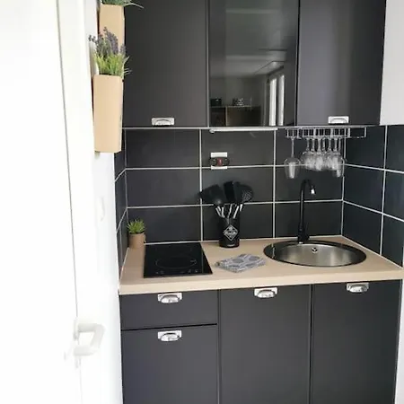 L'authentique *studio *parking Prive* *wifi*calme * Λούρδη